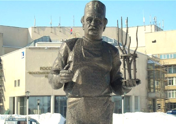 Юрий Львович Чернов «Памятник Г.А. Илизарову» 1994г. Курган