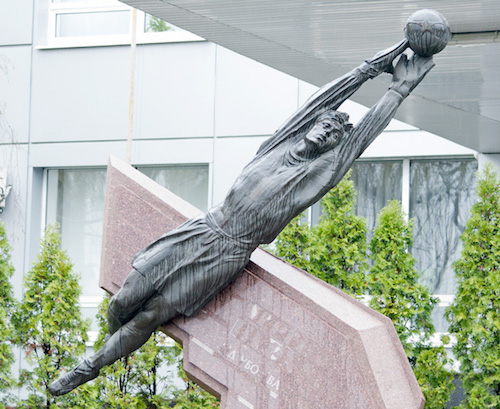 Степан Жиляк. Памятник Сергею Перхуну. 2003г. Днепропетровск