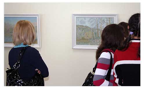 На открытии выставки произведений Альберта Мурзагулова в Стерлитамаке в 2011 году.